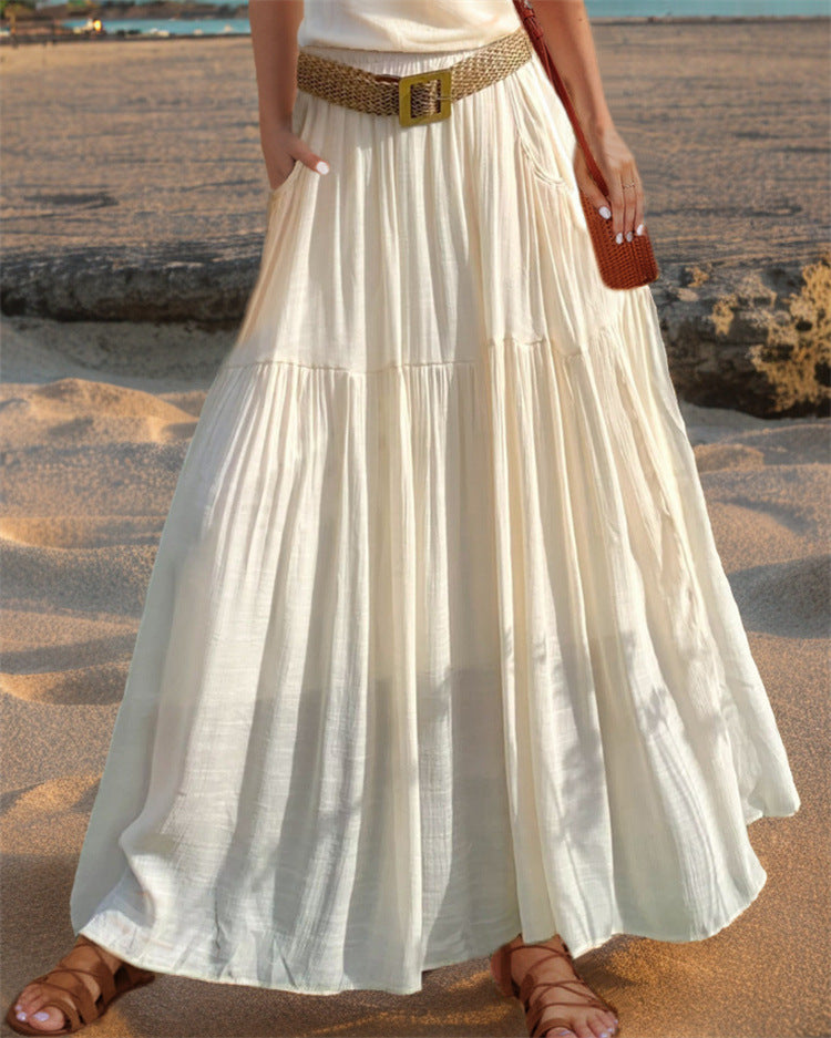Effortless women's pleated maxi skirt with pockets, a key piece for summer casual wear.