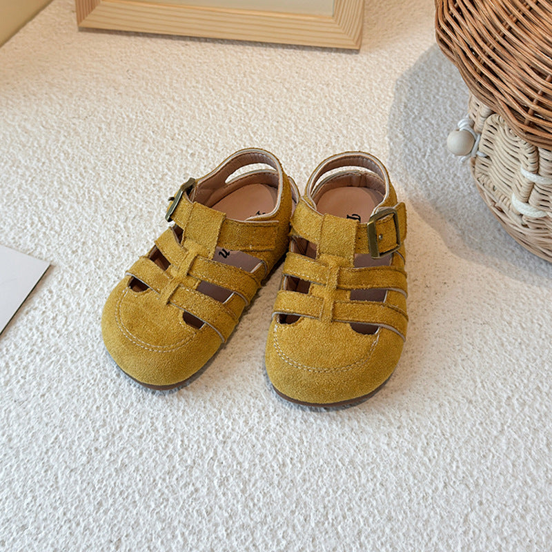 Durable kids' open-toe sandals, great for summer adventures, hiking, and outdoor activities.