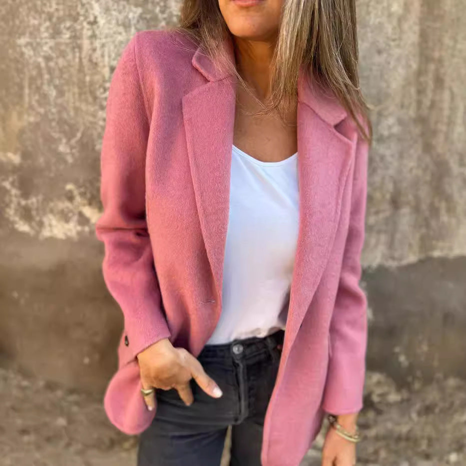 Women's elegant relaxed fit blazer, a sophisticated jacket for versatile smart casual & office style.
