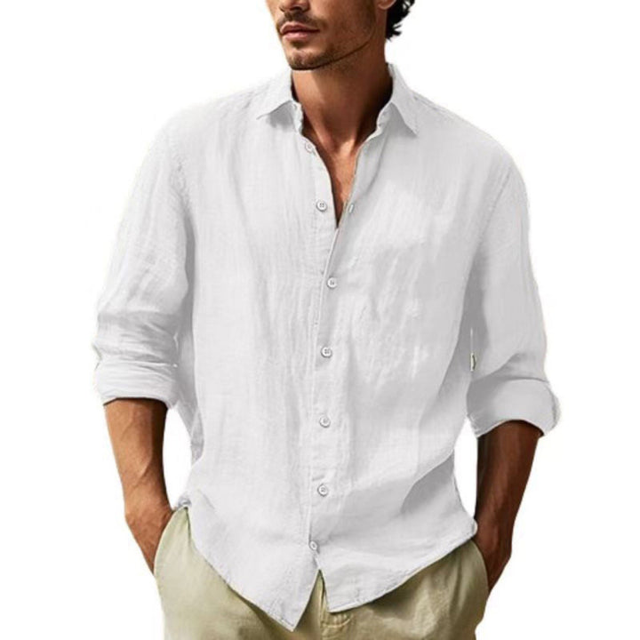 Breathable men's casual button-up shirt in a relaxed fit, ideal for comfortable everyday summer style.