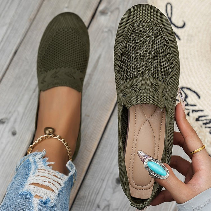 Breathable & stylish ladies' house shoes, comfortable indoor slippers for everyday relaxation.