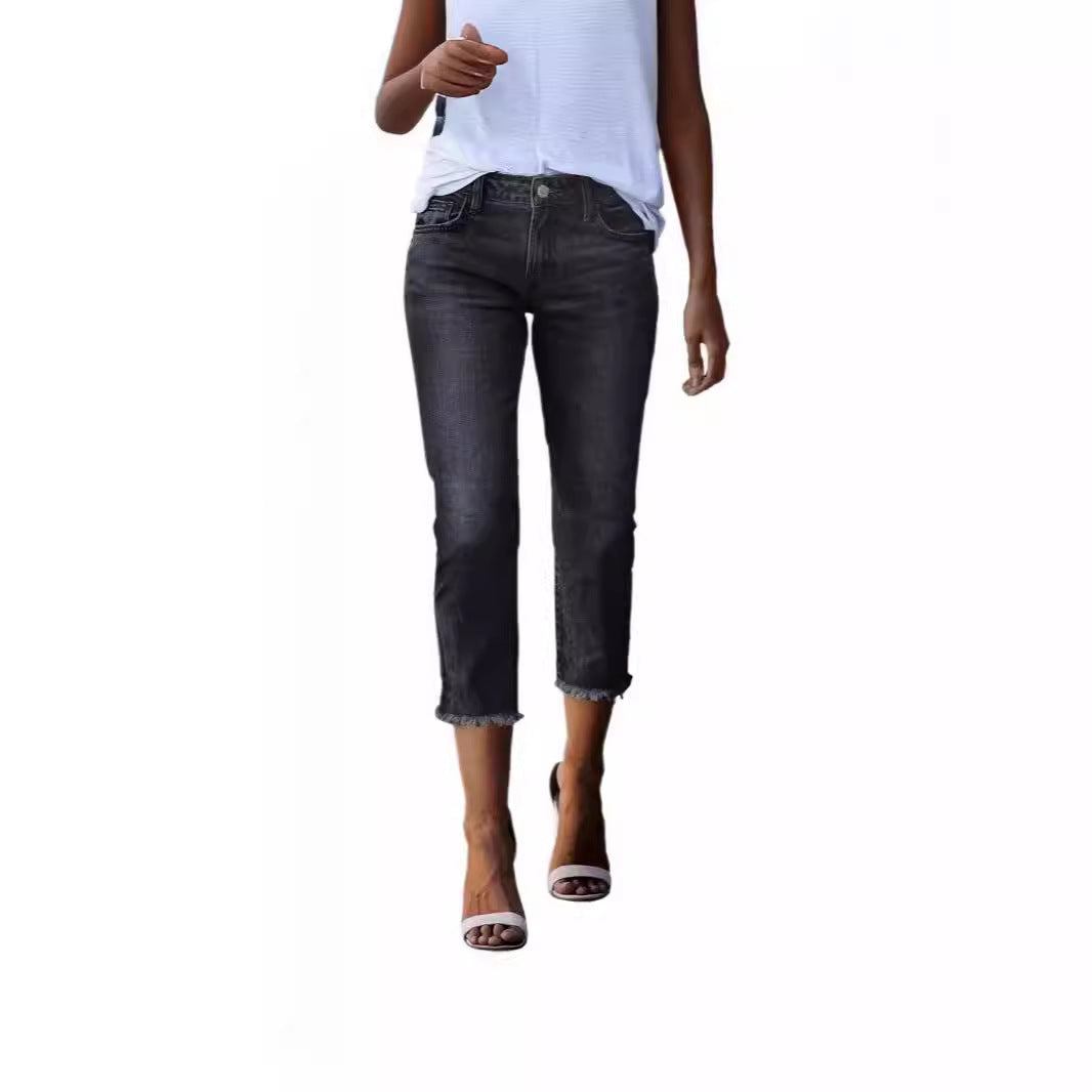 Casual women's modern fit cropped jeans, high-waisted, perfect for easy spring/summer styling.