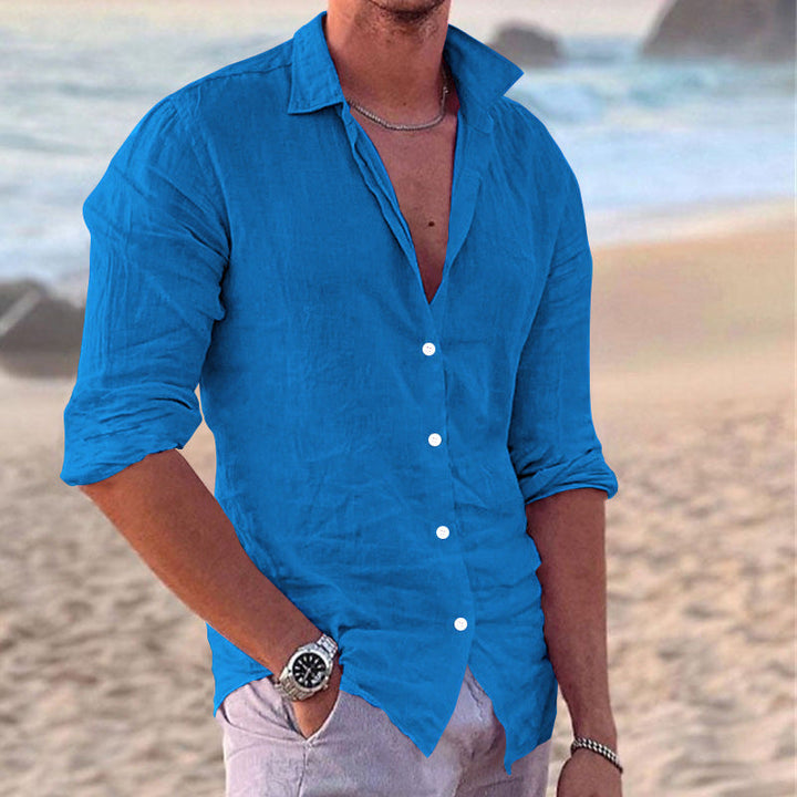 Everyday comfort: Men's casual button-down shirt. Lightweight top for smart casual summer style.