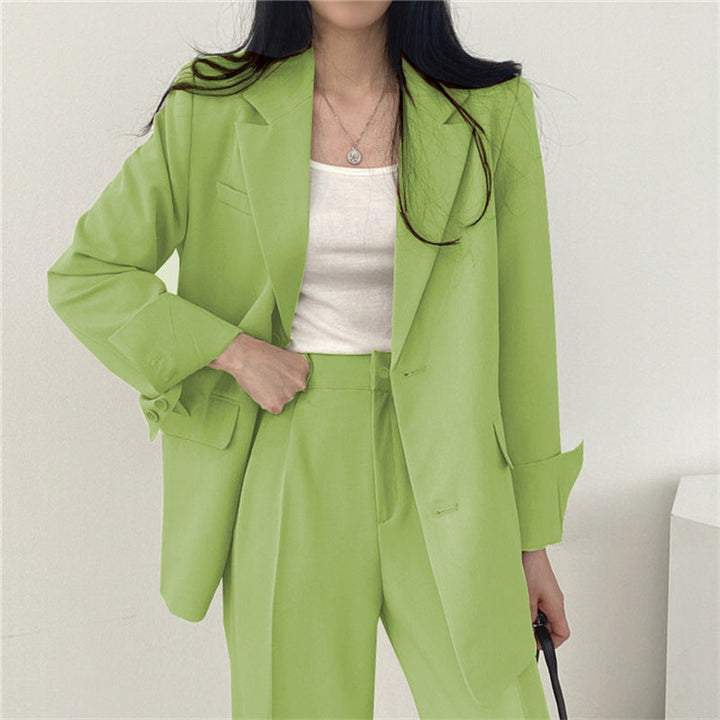 Smart women's outfit: a well-fitted blazer & comfortable trousers for office wear.