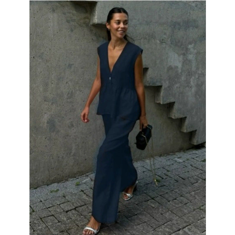 Women's comfortable V-neck top & wide-leg pants, a stylish two-piece casual set for summer.