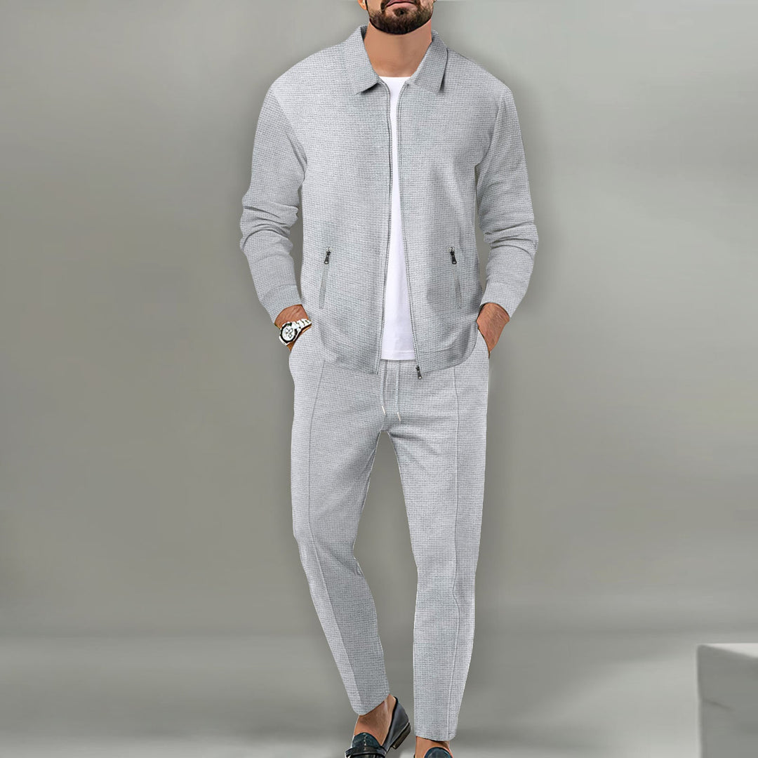 Men's jogging suit, perfect for running & outdoor activities. Modern design ensures comfort & freedom of movement.