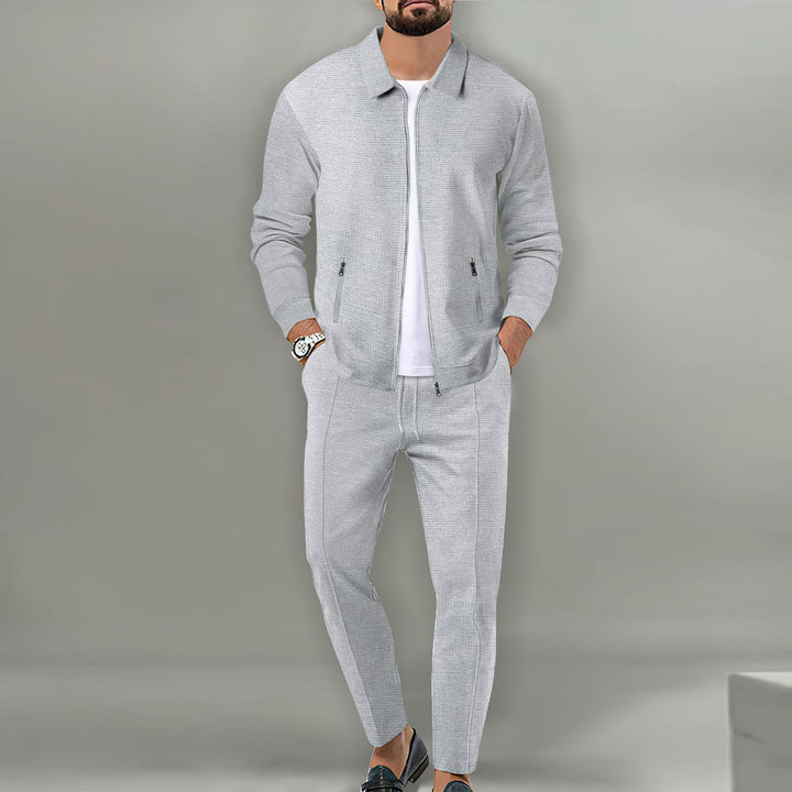 Men's jogging suit, perfect for running & outdoor activities. Modern design ensures comfort & freedom of movement.