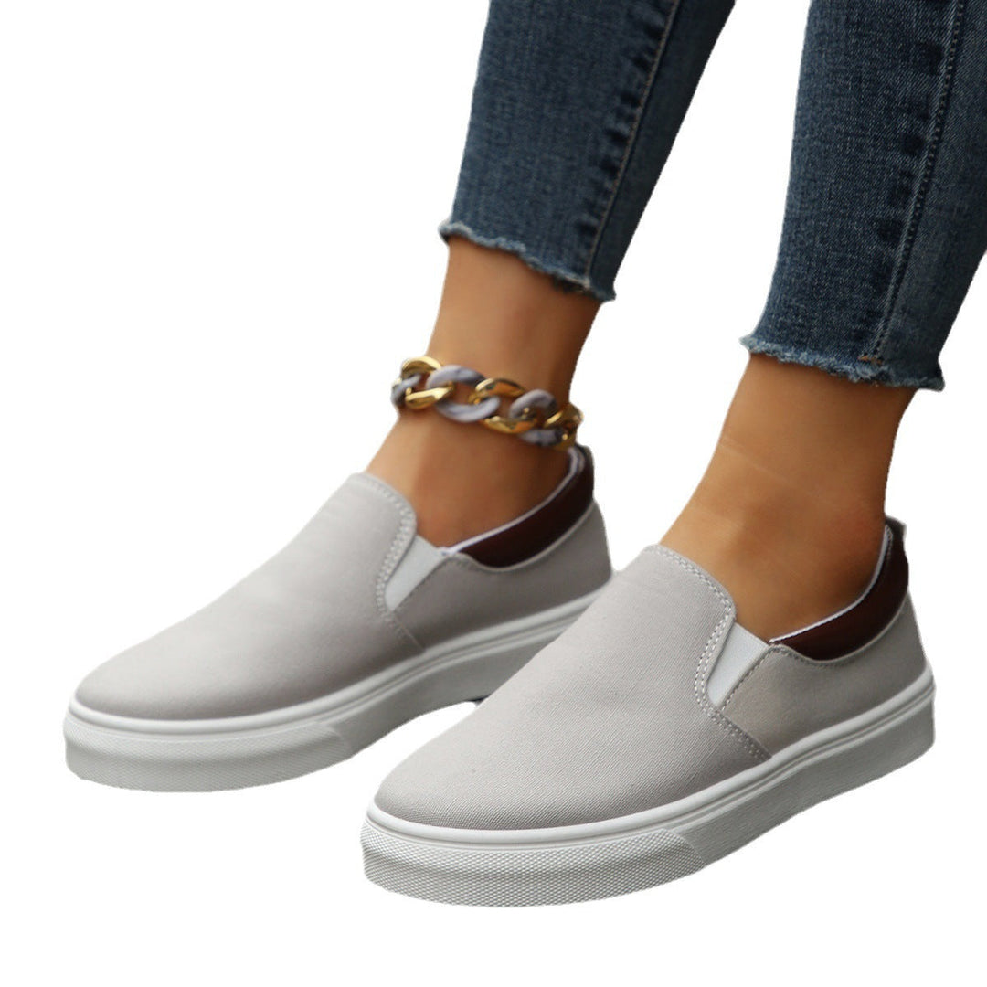 Comfortable women's slip-on leisure shoes in a neutral color, ideal for everyday casual style.