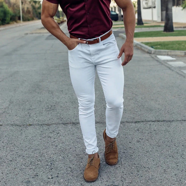 Close-up: Stretch cotton fabric of men's slim-fit chinos, ensuring comfort & flexibility for all-day wear.