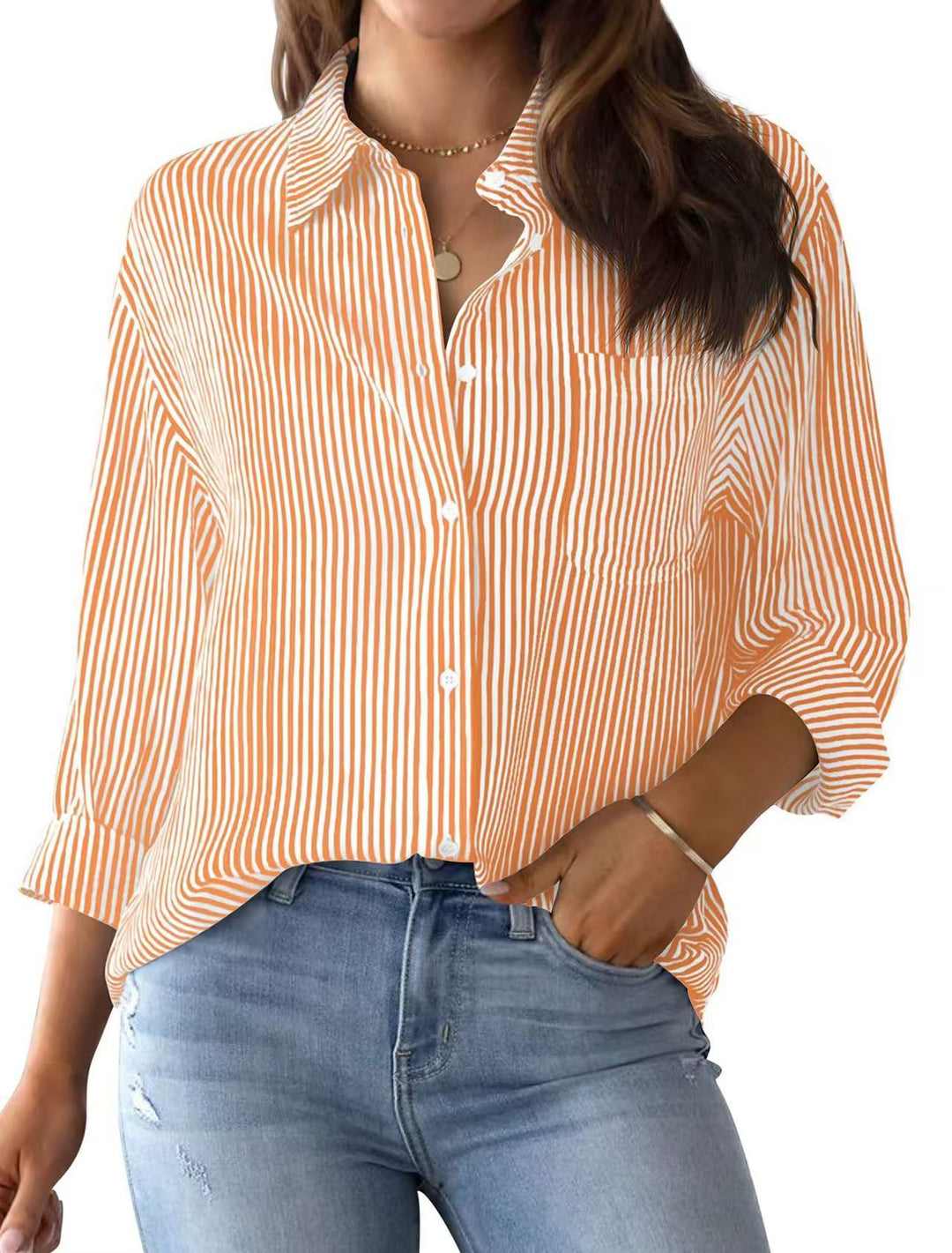 Trendy loose-fit striped women's shirt, an essential piece for spring and summer fashion.