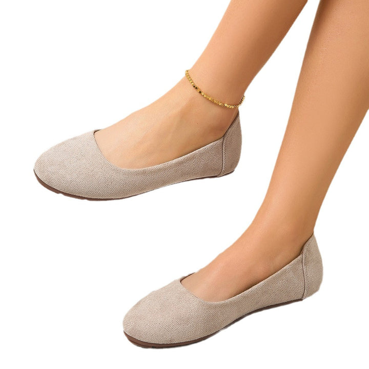 Casual women's house shoes, ideal for daily wear, featuring a soft footbed and a reliable non-slip sole.