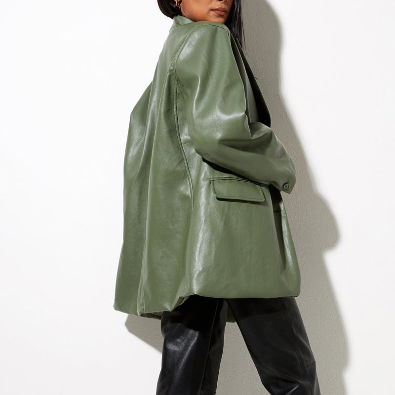 Comfortable women's oversized blazer, a must-have chic outerwear piece for fashion-forward women.