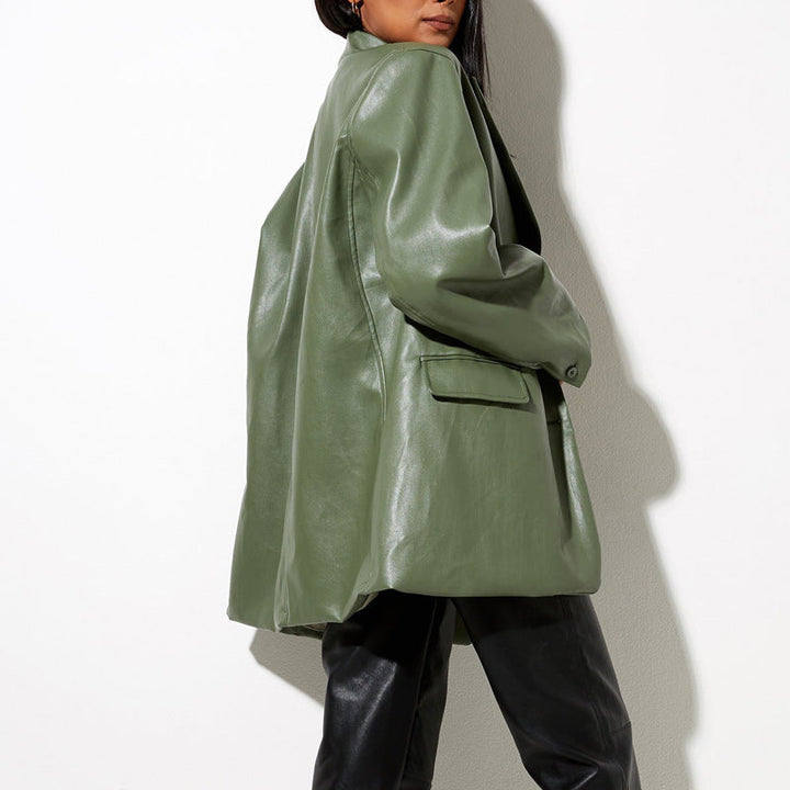 Comfortable women's oversized blazer, a must-have chic outerwear piece for fashion-forward women.
