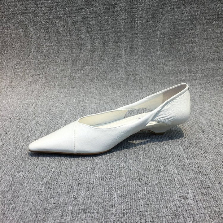 Comfortable women's ballet flats with pointed toe, perfect for all-day wear & everyday style.