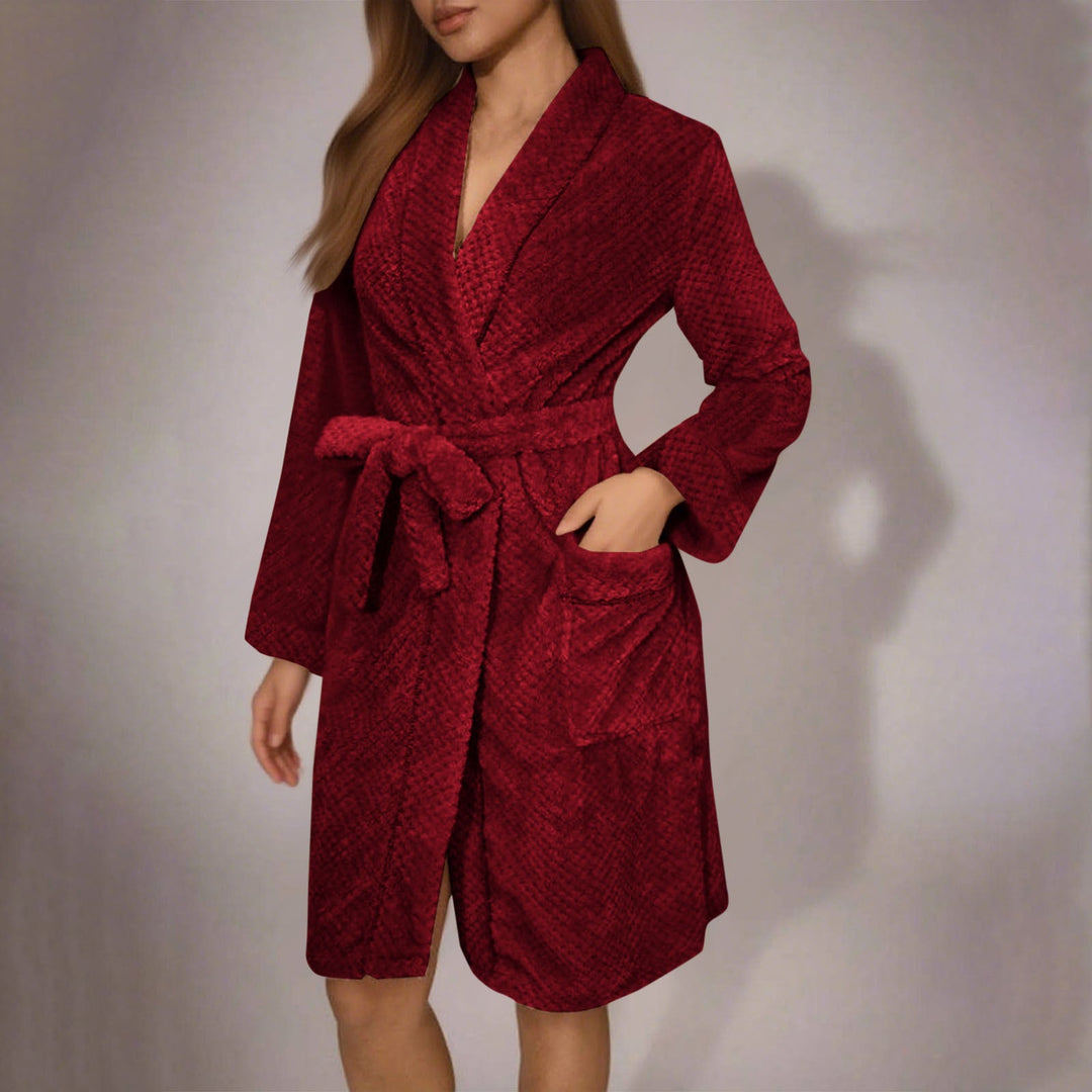Plush women's dressing gown, belted, with pockets. Soft loungewear for relaxation.