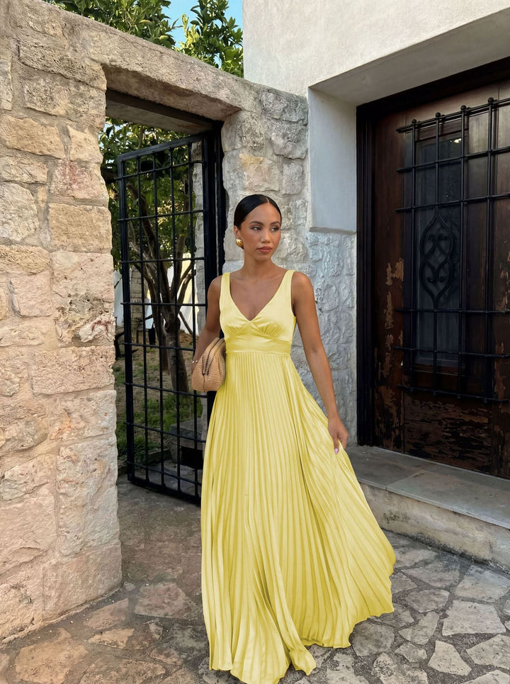 Beautiful women's pleated V-neck dress, a fashionable A-line midi cut for spring/summer.
