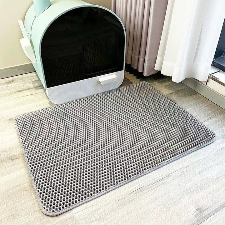Honeycomb design cat litter mat: effectively traps litter, cleans paws. Non-slip, waterproof for a hygienic pet home.