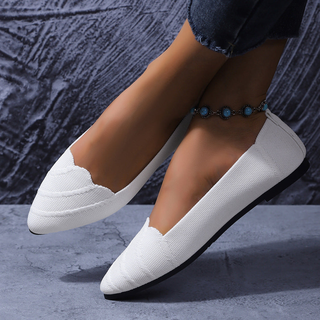 Stylish women's black ballet flats with a sleek pointed toe, offering all-day comfort. Perfect for chic outfits.