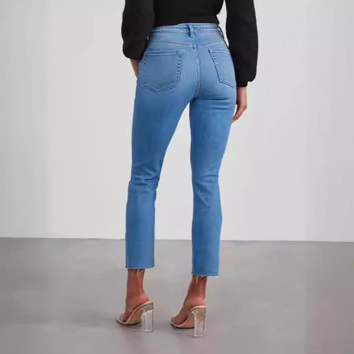 Everyday women's cropped jeans, modern fit, high-waisted, offering comfort & chic style.