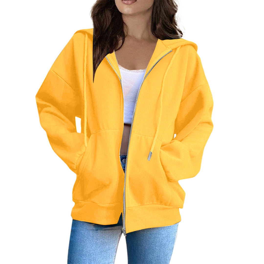 Women's oversized hoodie jacket, combines comfort, style, and warmth. Versatile casual wear.