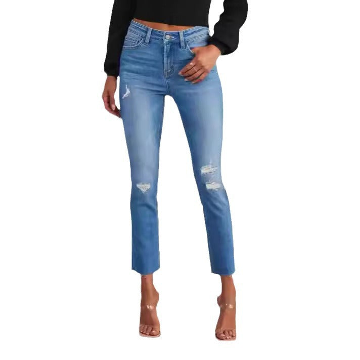 Timeless women's cropped capri jeans, modern fit, high-waisted, for versatile daily outfits.