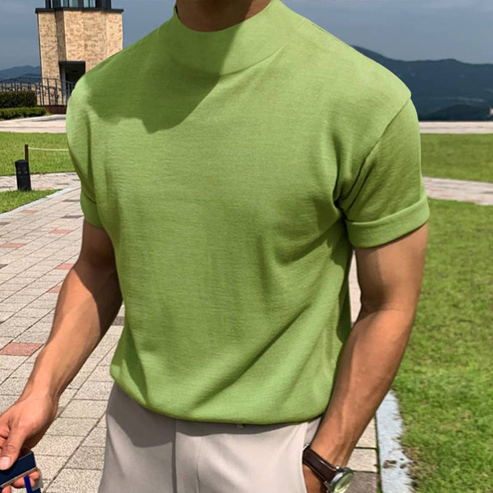 Stylish short sleeve men's tee with high collar. Ideal for versatile and comfortable everyday wear.