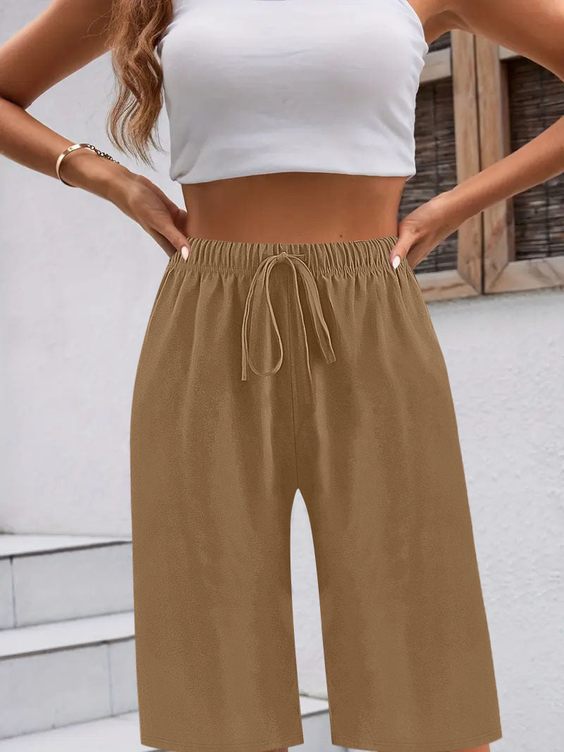 Essential women's casual Bermuda shorts, crafted with stretch for a comfortable, relaxed fit and easy movement.