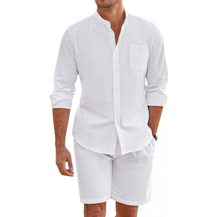 Enjoy summer in this comfortable men's casual shirt & shorts set. Ideal for outdoor activities.