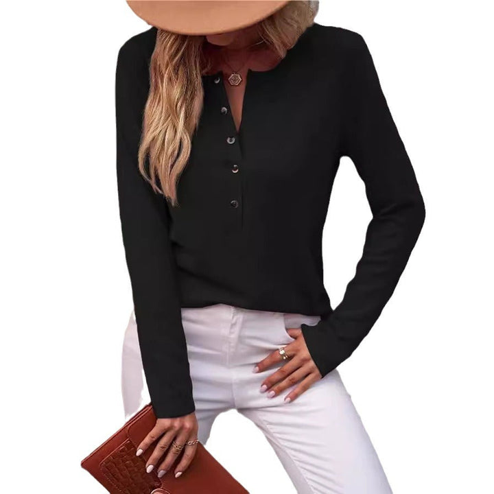 Soft, everyday long-sleeve women's top with refined button detail, a comfortable chic essential.