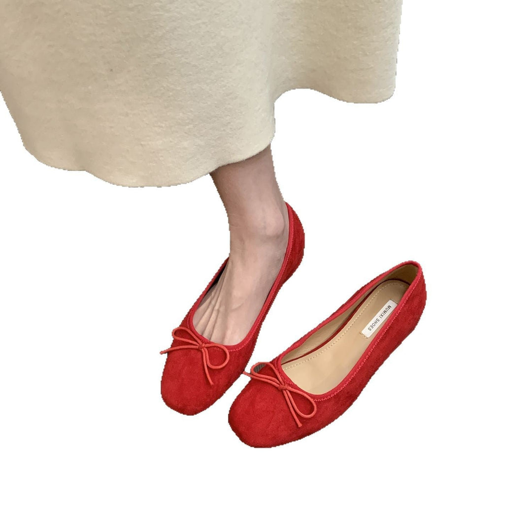 Everyday elegant women's ballerinas, comfortable slip-on flats with a subtle bow.