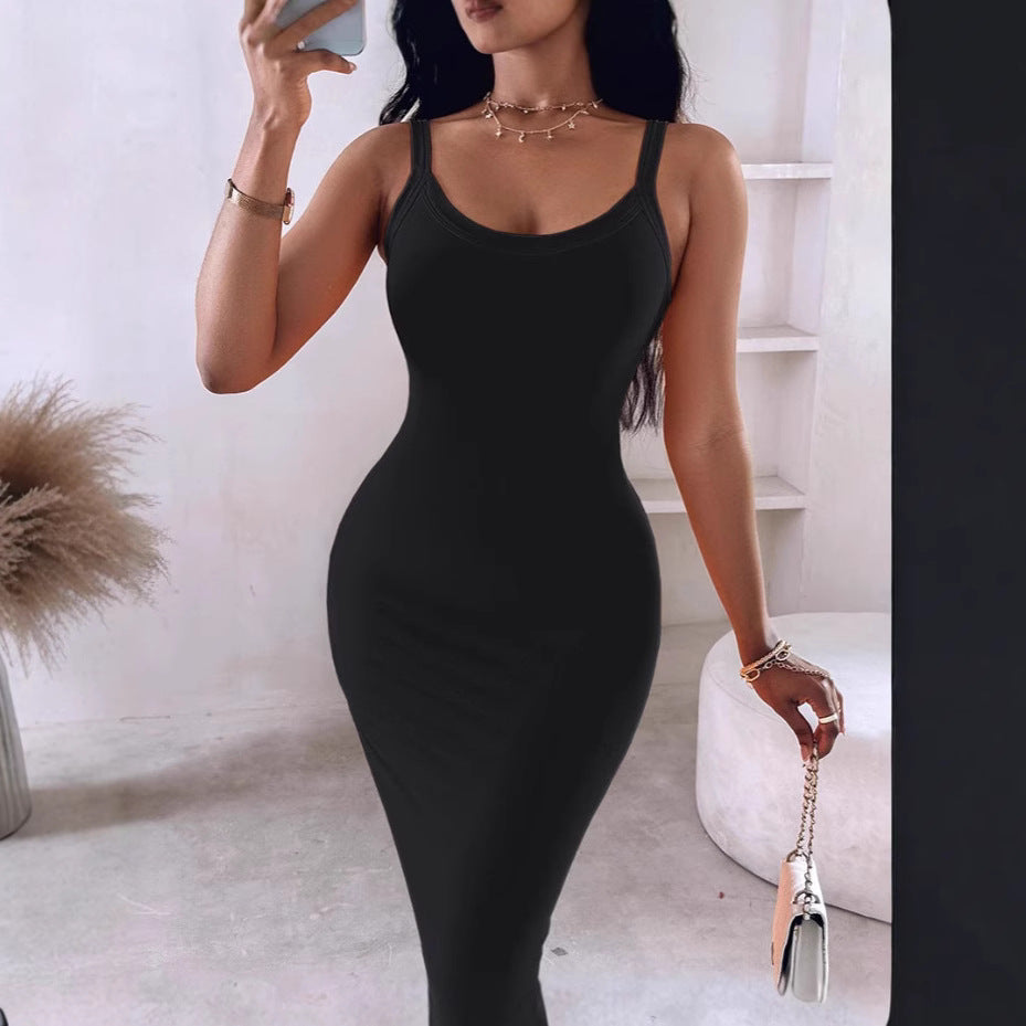 Figure-flattering bodycon maxi dress for women, with slim straps, ideal for elegant occasions.
