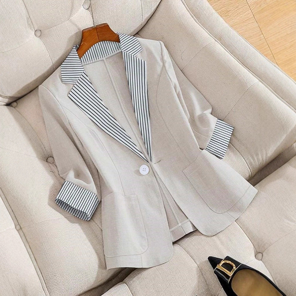 Elegant oversized blazer for women, modern & chic. Perfect for versatile fashion looks.