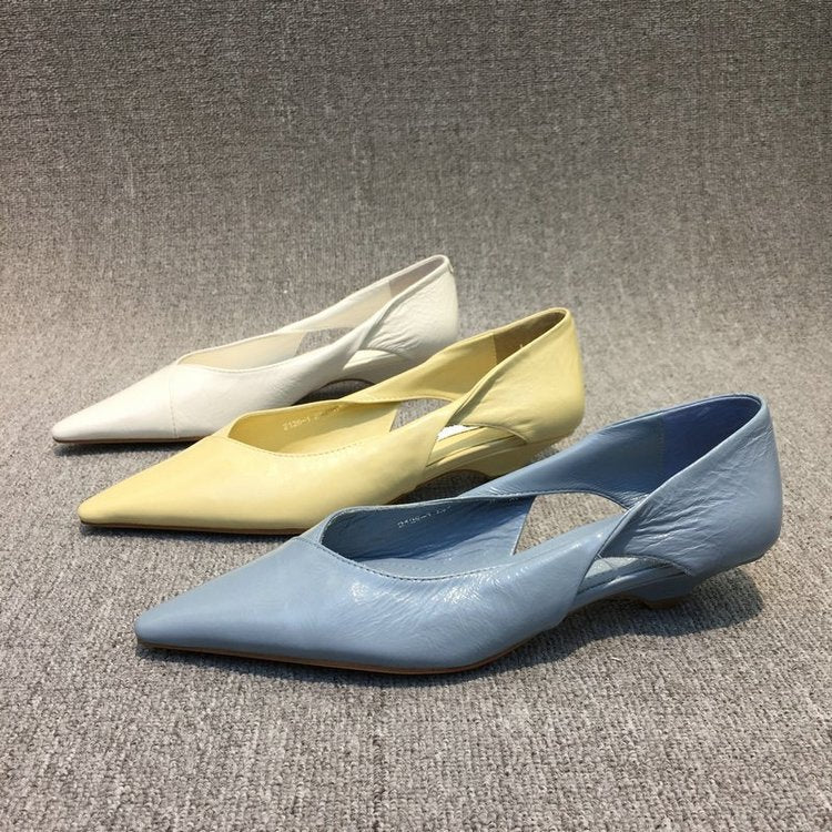 Elegant women's pointed toe ballet flats for office wear or casual daily comfort. Slip-on design.