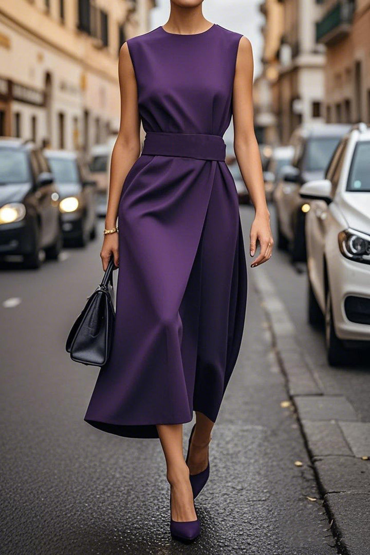 Timeless elegance: women's draped maxi dress with a slim waist, perfect as a versatile fashion piece.