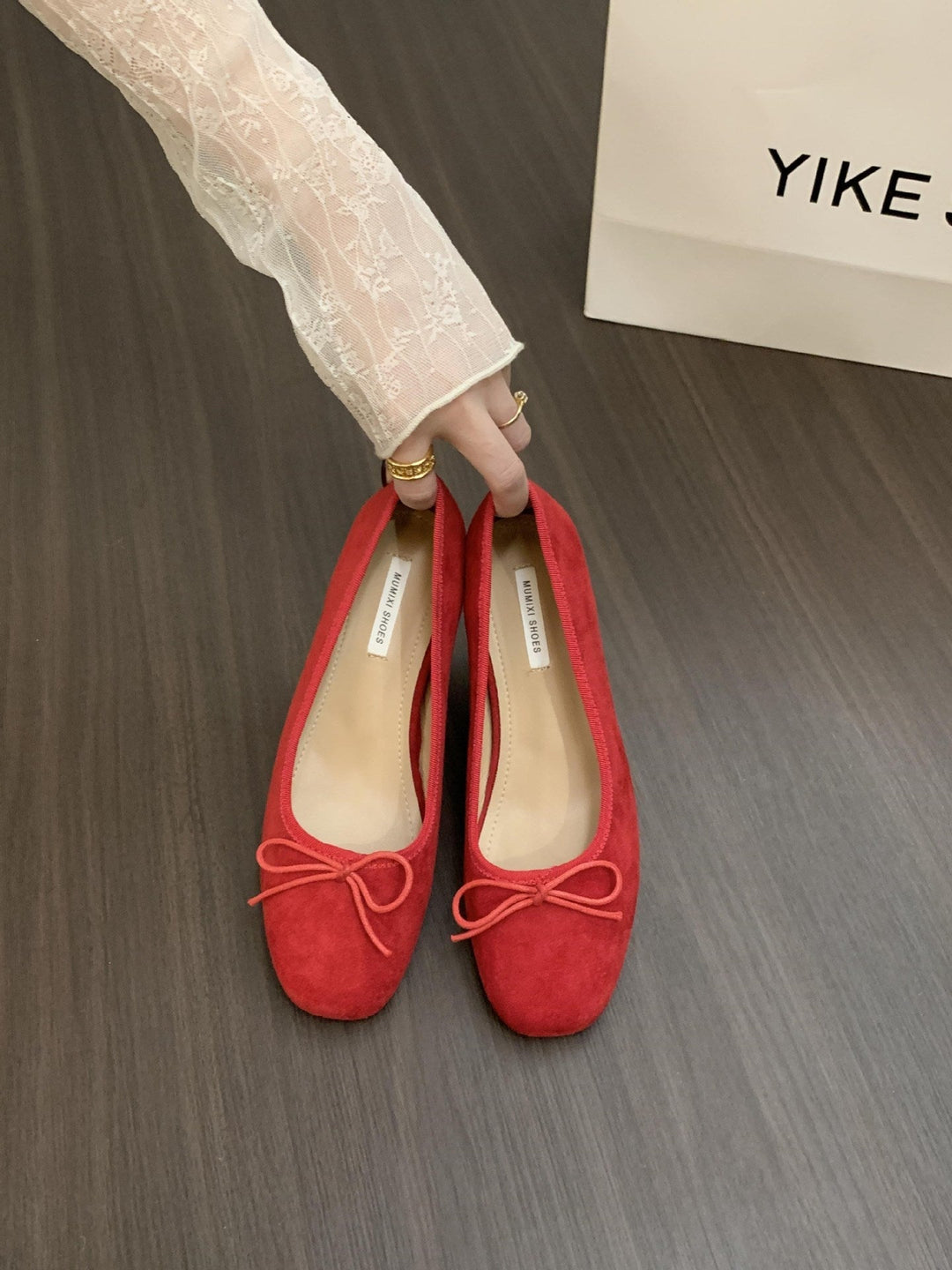 Feminine women's slip-on flats, practical ballerinas with a delicate bow for versatile outfits.
