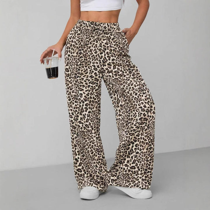 Fashionable women's patterned wide leg pants, offering a relaxed fit and stylish casual look.