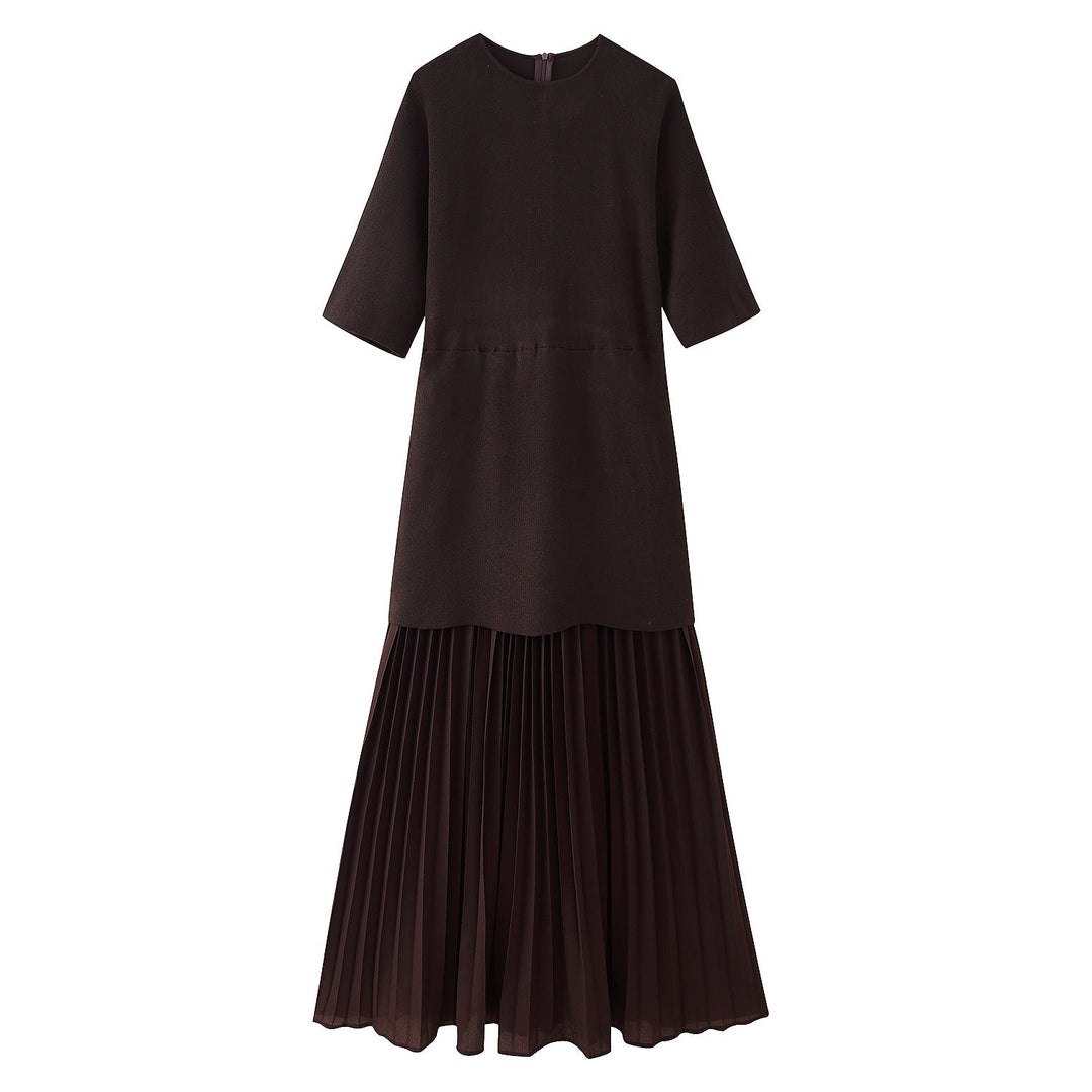 Classic women's elegant pleated maxi dress, a versatile long party gown with short sleeves for any formal event.