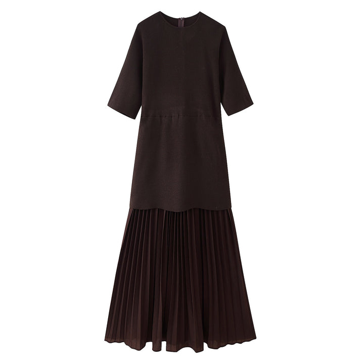 Classic women's elegant pleated maxi dress, a versatile long party gown with short sleeves for any formal event.