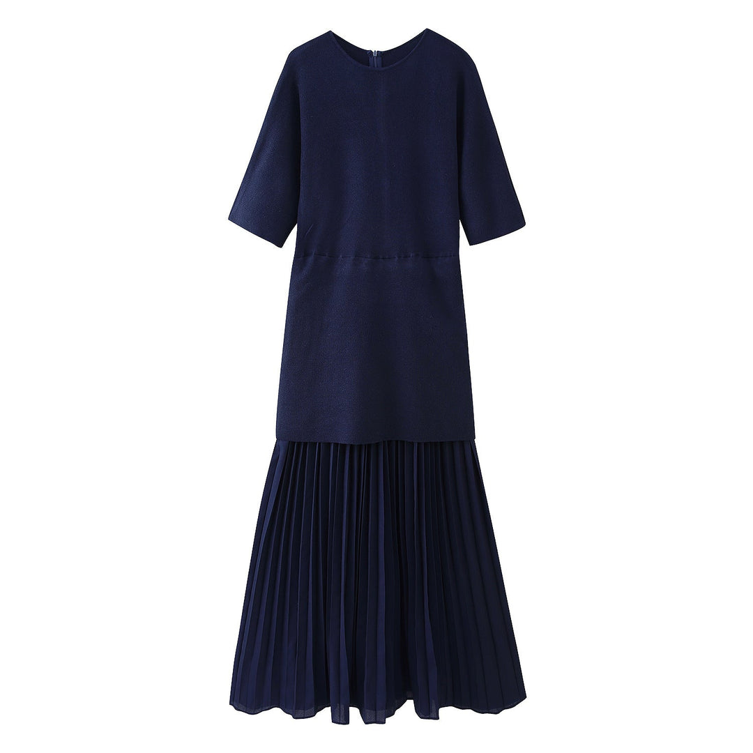 Stylish women's pleated maxi dress featuring a modest round neck & short sleeves, an elegant party gown.