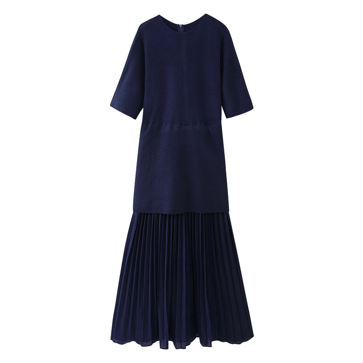 Stylish women's pleated maxi dress featuring a modest round neck & short sleeves, an elegant party gown.