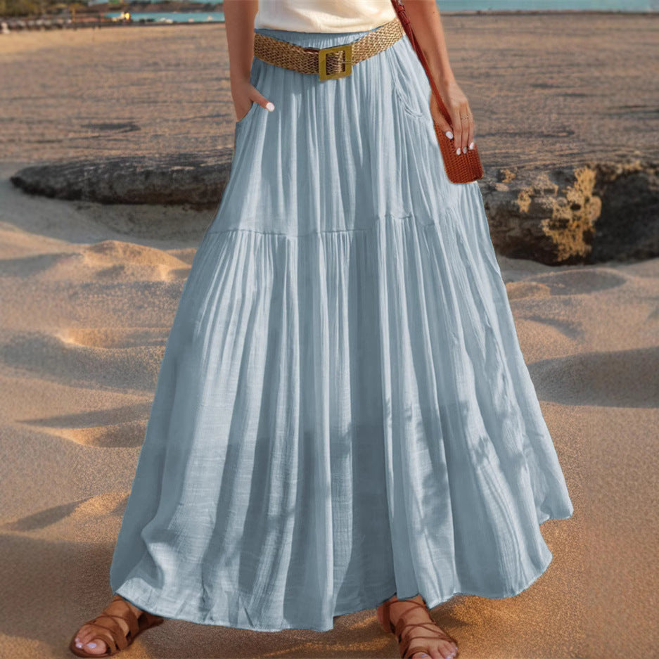 Flowy women's long pleated skirt, versatile for casual or elegant occasions, with pockets.