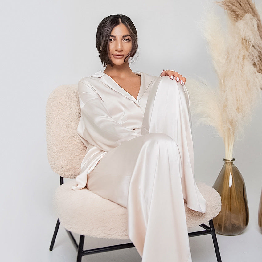 Fashionable women's elegant two-piece suit set, a loose fit outfit ideal for stylish formal or casual wear.