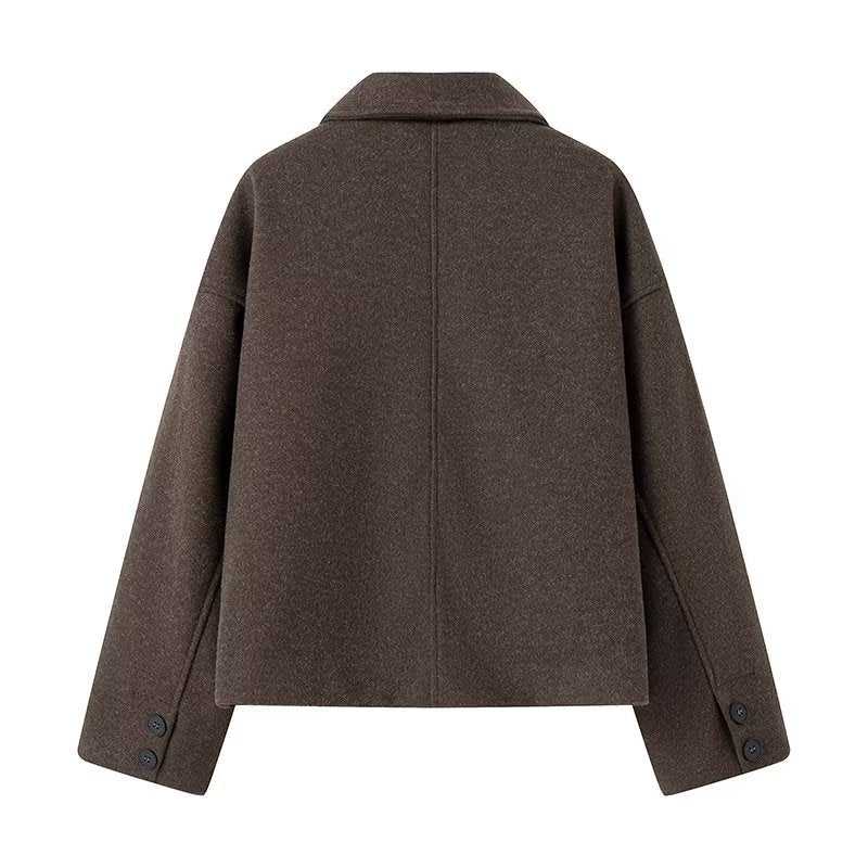 Chic women's cropped button jacket with elegant long sleeves, perfect for fashion-forward outerwear. Versatile style.