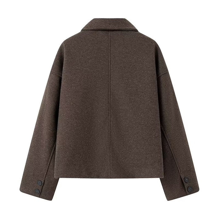 Chic women's cropped button jacket with elegant long sleeves, perfect for fashion-forward outerwear. Versatile style.