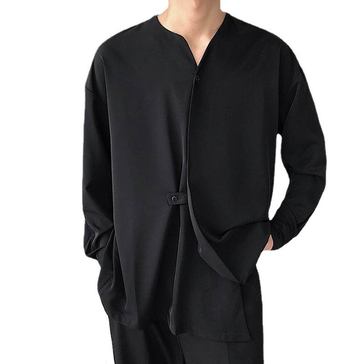 Modern men's long sleeve t-shirt with a high collar, functional pockets, offering casual style and comfort.