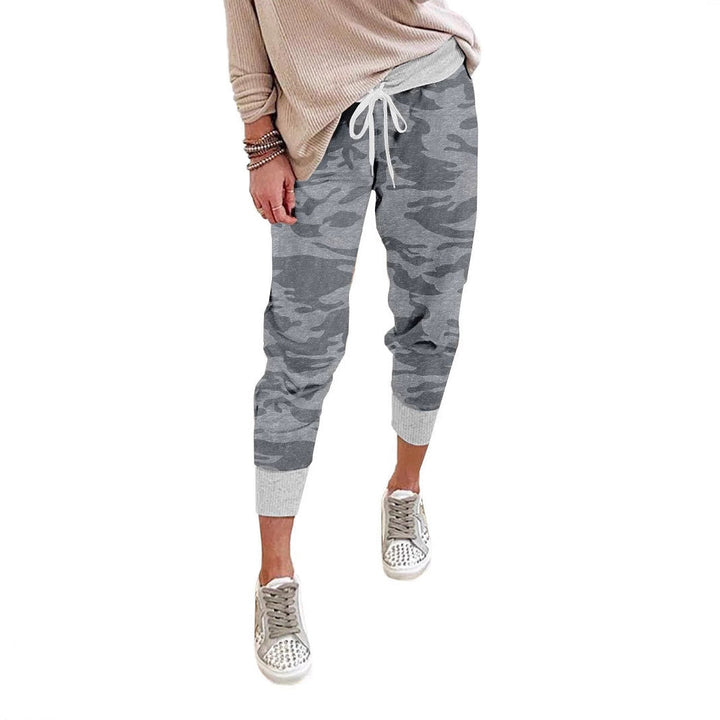 Women's casual cargo pants featuring an elastic waist, spacious side pockets, and comfortable relaxed fit.
