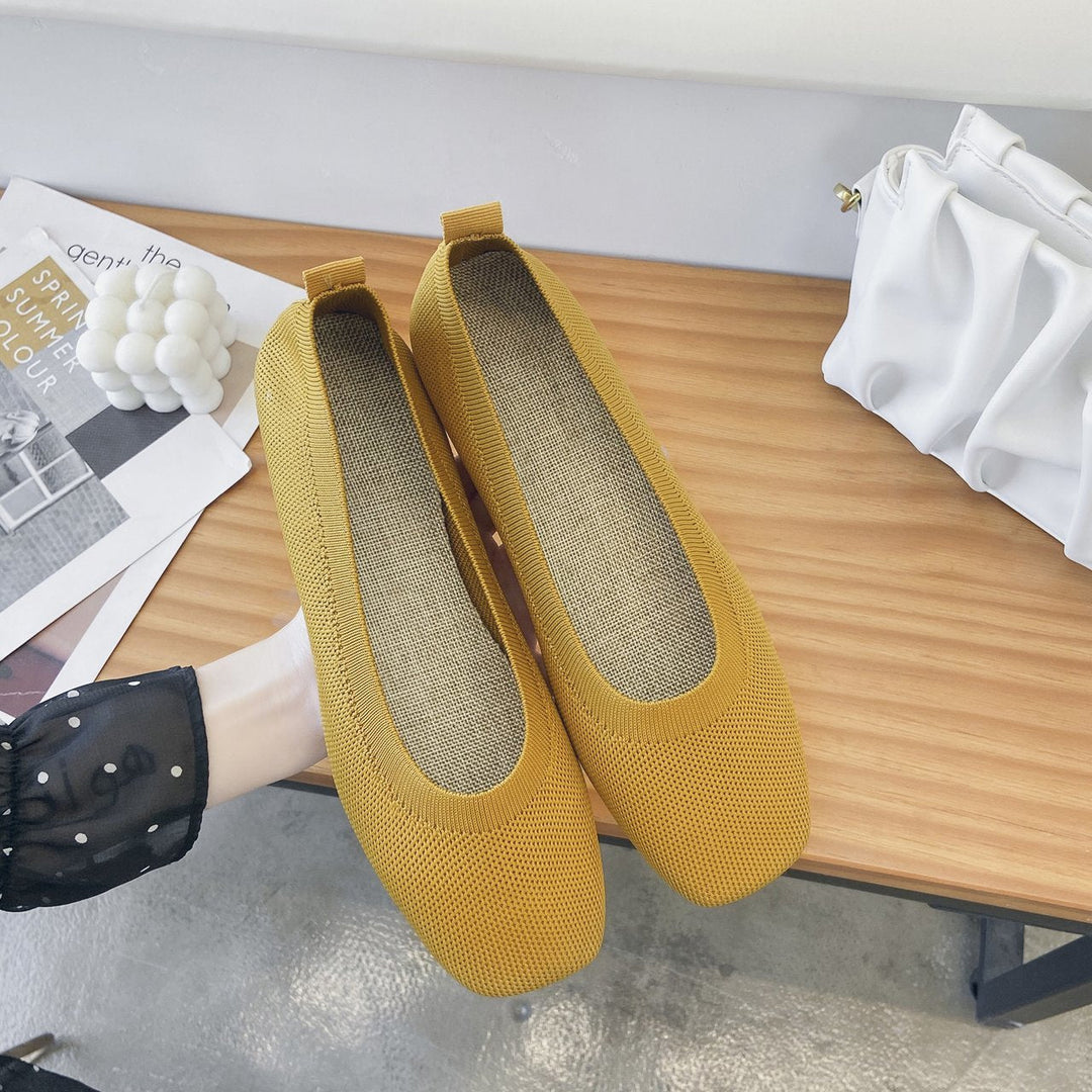Women's casual slip-on flats, lightweight and breathable, perfect for comfortable daily wear.