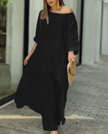 Stylish women's long sleeve and wide leg two-piece lounge set. Perfect for comfort and a chic casual look.