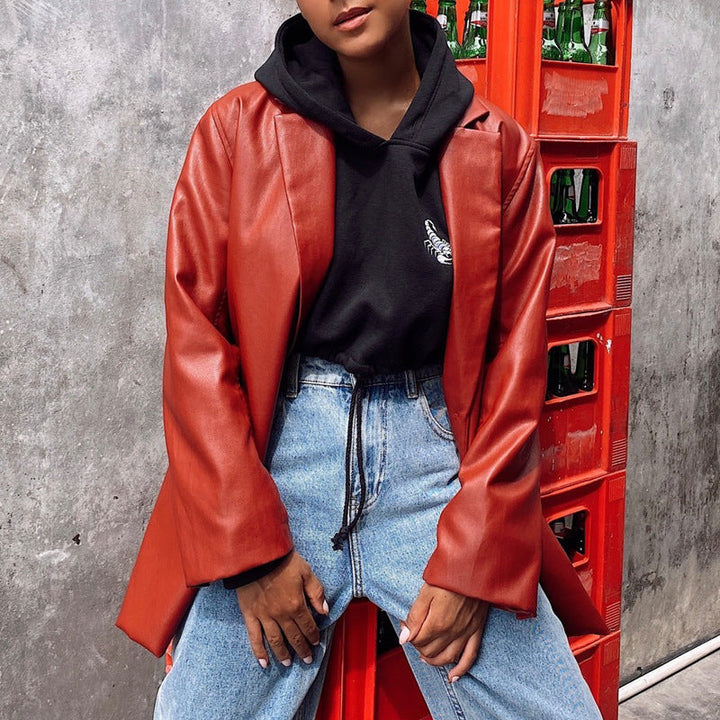 Chic women's oversized blazer jacket, perfect for effortless style and comfort in any setting.