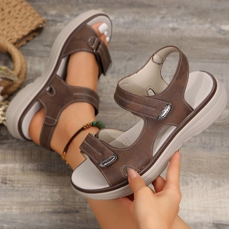 Casual women's orthopaedic sandals with adjustable straps, perfect for walking & summer comfort.